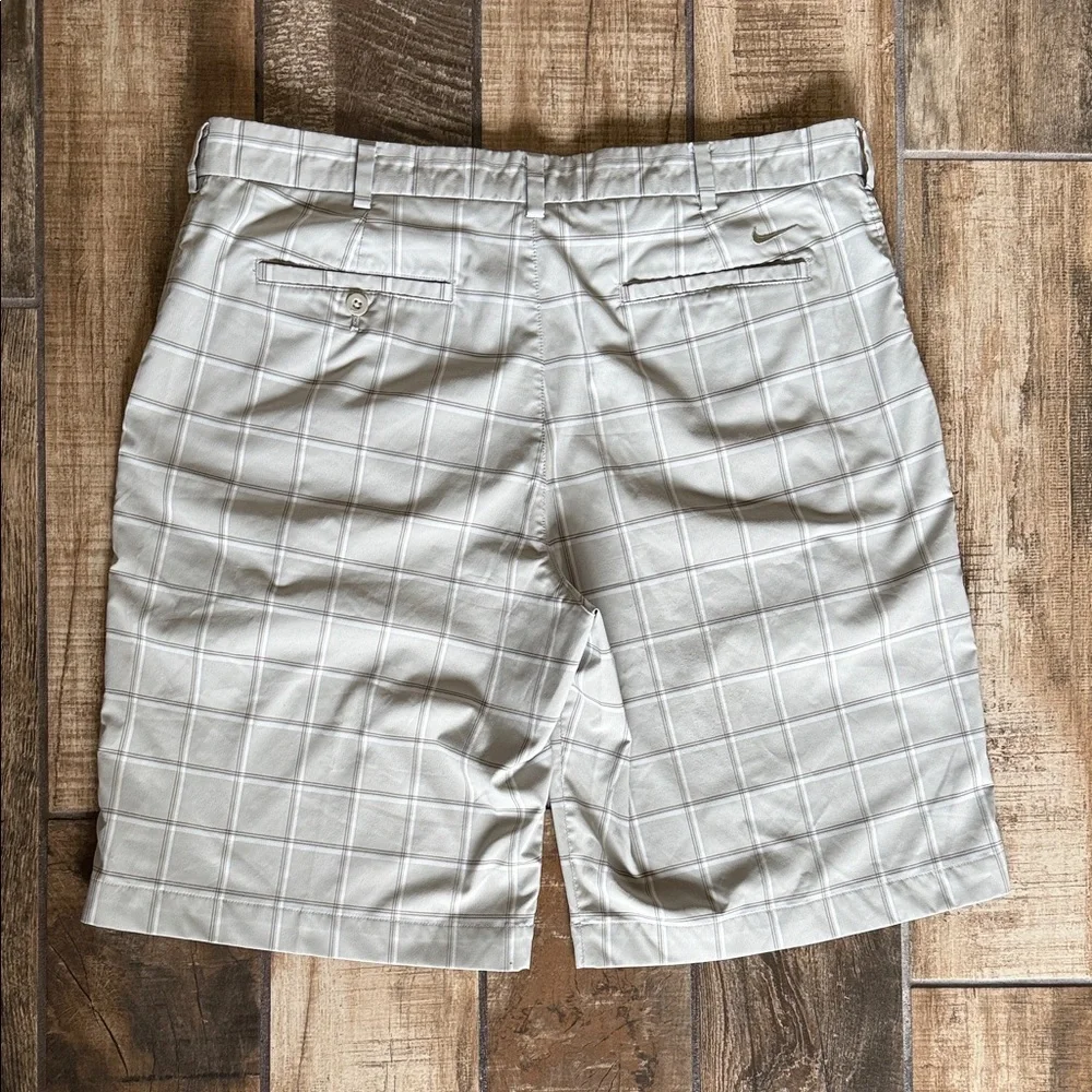 Nike Men's Golf Dry-Fit Light Gray Plaid Tech Shorts - Size 38